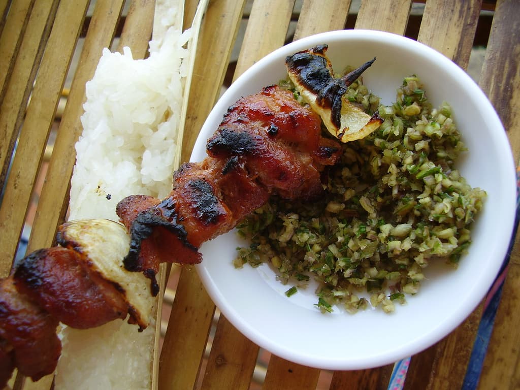 Gà nướng cơm lam Bản Đôn